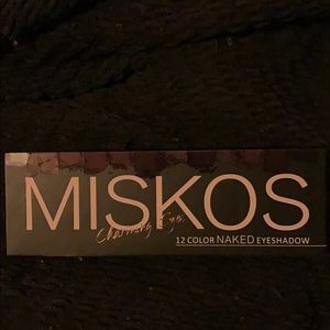 Miskos 12 color makeup pallet